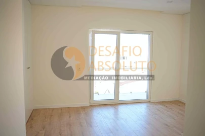 Moradia T3 para Venda em Fernao Ferro