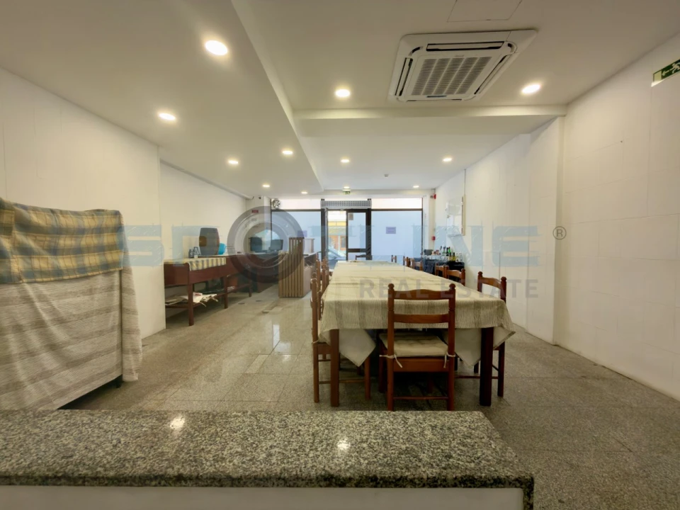 Loja para Cedência de Quotas em Alvalade Foto 3