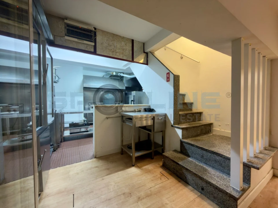 Loja para Arrendamento em Alvalade Foto 1