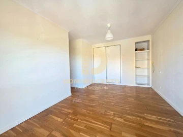 Apartamento T3 para Venda em Arcozelo