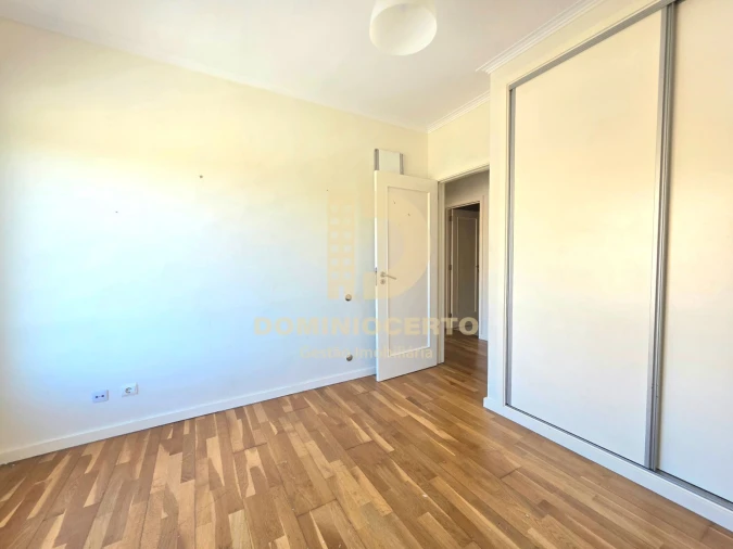 Apartamento T3 para Venda em Arcozelo Foto 16