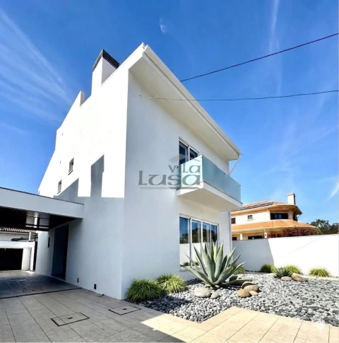 Moradia T4 para Venda em Perafita, Lavra e Santa Cruz do Bispo