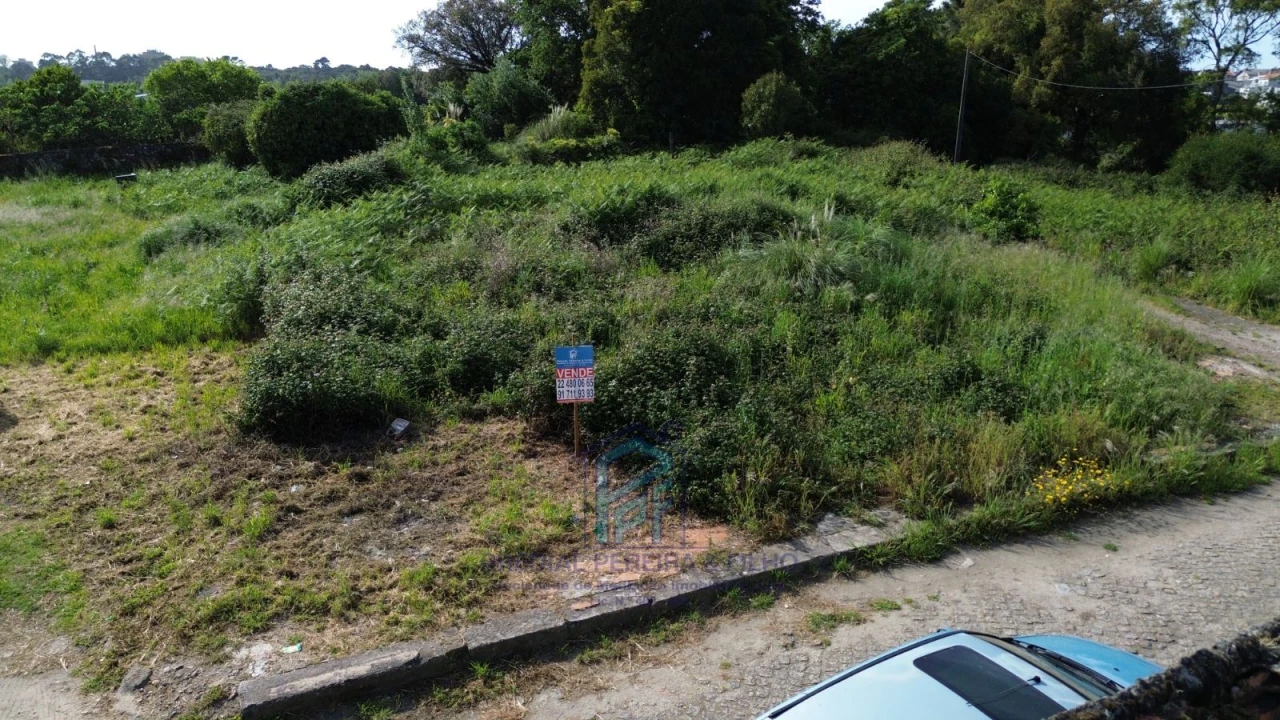 Terreno para Venda em Fânzeres e São Pedro da Cova Foto 3