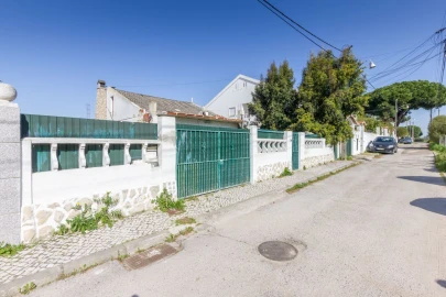 Moradia T2 para Venda em Charneca de Caparica e Sobreda
