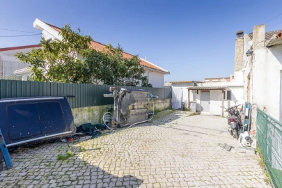 Moradia T2 para Venda em Charneca de Caparica e Sobreda