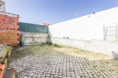 Moradia T2 para Venda em Charneca de Caparica e Sobreda