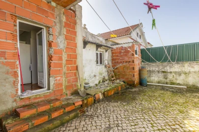 Moradia T2 para Venda em Charneca de Caparica e Sobreda