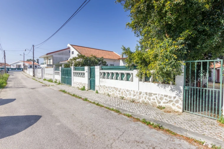 Moradia T2 para Venda em Charneca de Caparica e Sobreda Foto 2