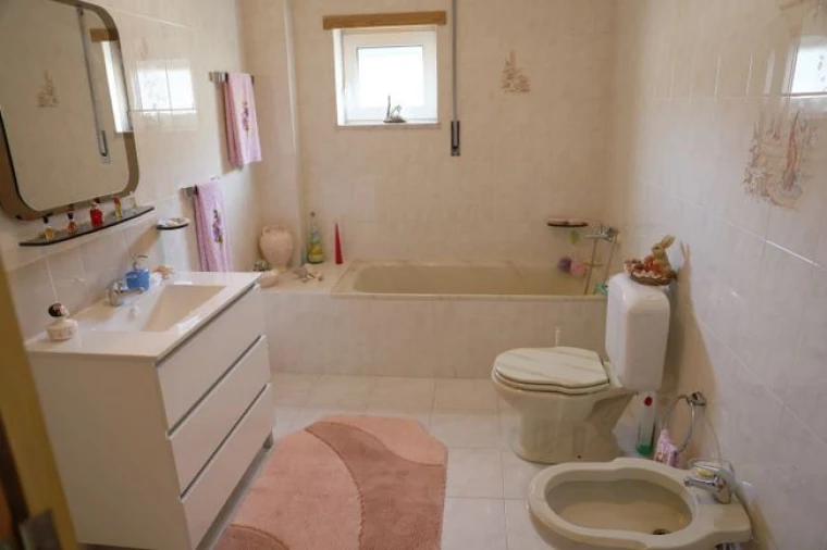 Moradia T5 para Venda em Arcozelos Foto 8