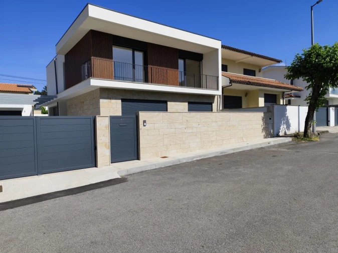 Moradia T4 para Venda em Palmeira Foto 42