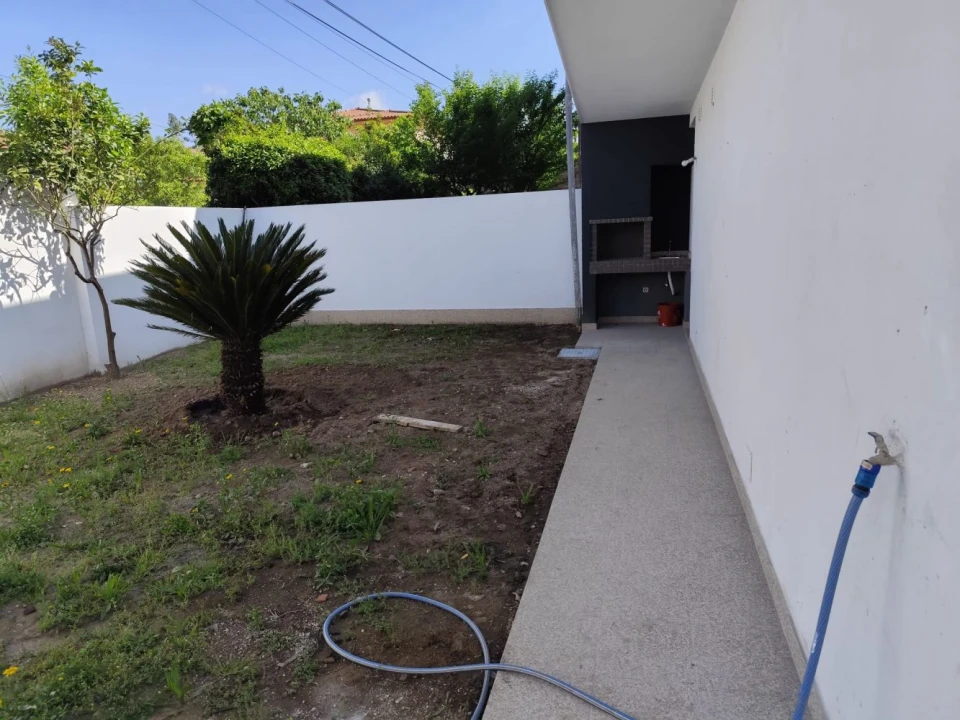 Moradia T4 para Venda em Palmeira Foto 40