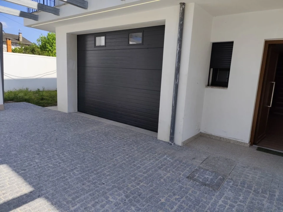 Moradia T4 para Venda em Palmeira Foto 40