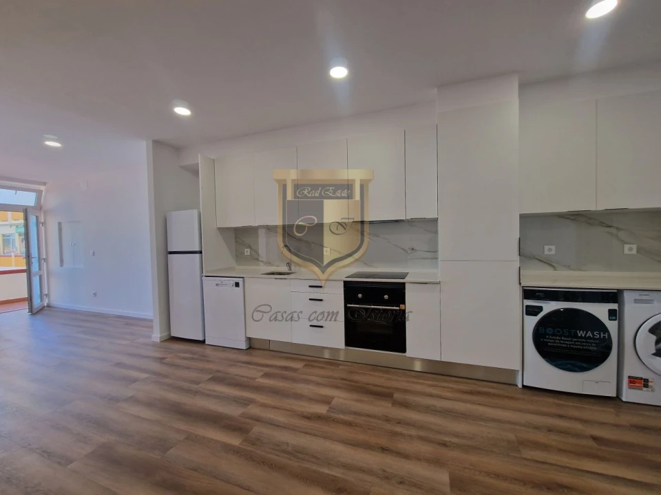 Apartamento T2 para Venda em Santa Maria, São Pedro e Matacães Foto 3