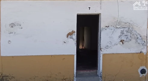 Moradia T1 para Venda em Barbacena e Vila Fernando