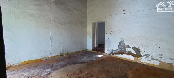 Moradia T1 para Venda em Barbacena e Vila Fernando