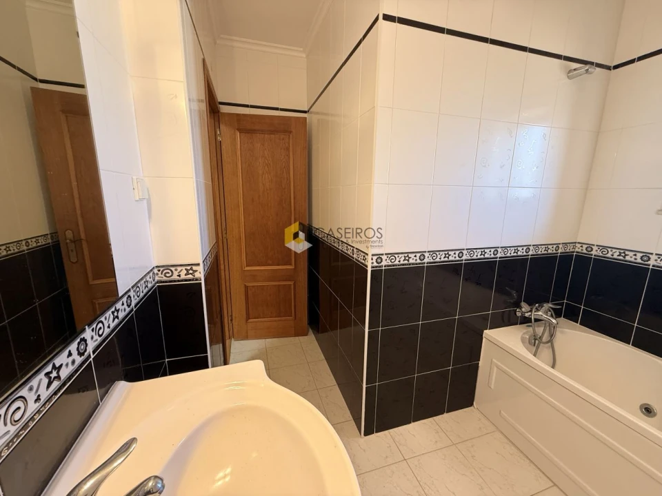 Apartamento T3 para Venda em Faro (Sé e São Pedro) Foto 24