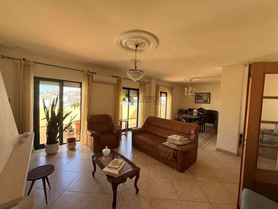 Apartamento T3 para Venda em Faro (Sé e São Pedro) Foto 1