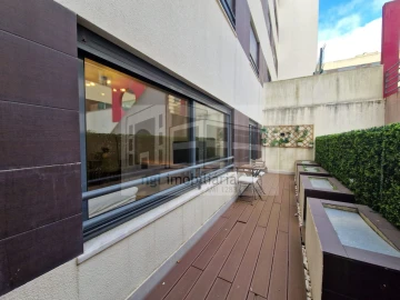 Apartamento T2 para Arrendamento em Santo António dos Cavaleiros e Frielas