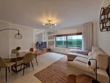 Apartamento T2 para Arrendamento em Santo António dos Cavaleiros e Frielas