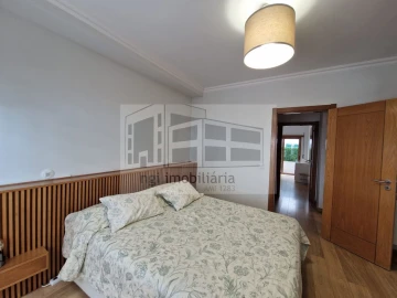 Apartamento T2 para Arrendamento em Santo António dos Cavaleiros e Frielas