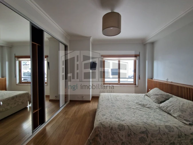 Apartamento T2 para Arrendamento em Santo António dos Cavaleiros e Frielas Foto 7