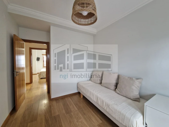 Apartamento T2 para Arrendamento em Santo António dos Cavaleiros e Frielas Foto 5