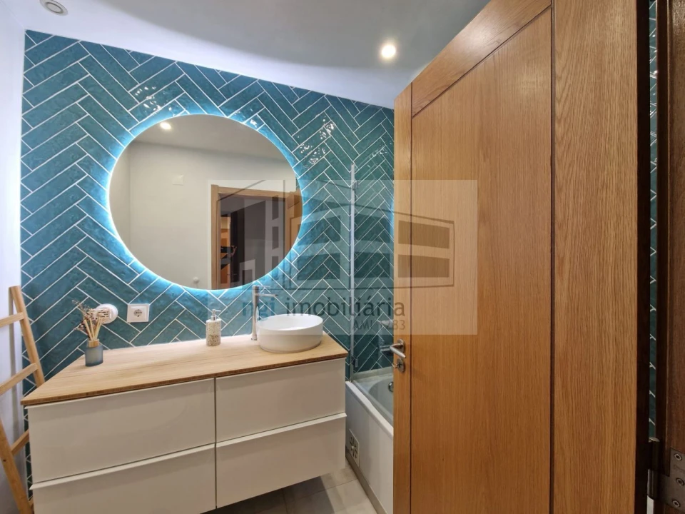 Apartamento T2 para Arrendamento em Santo António dos Cavaleiros e Frielas Foto 9