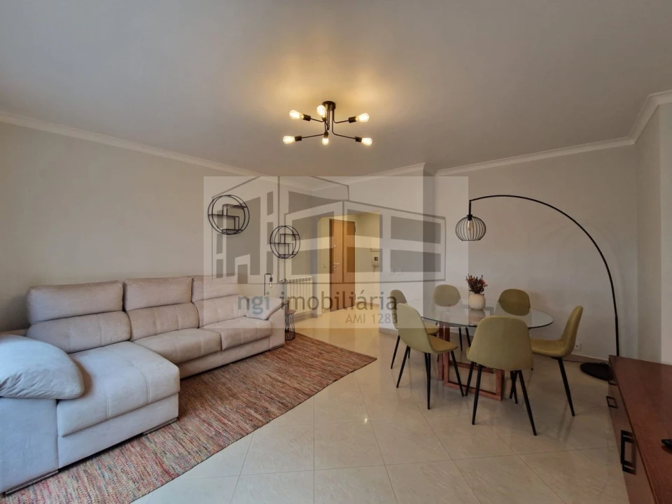 Apartamento T2 para Arrendamento em Santo António dos Cavaleiros e Frielas Foto 14