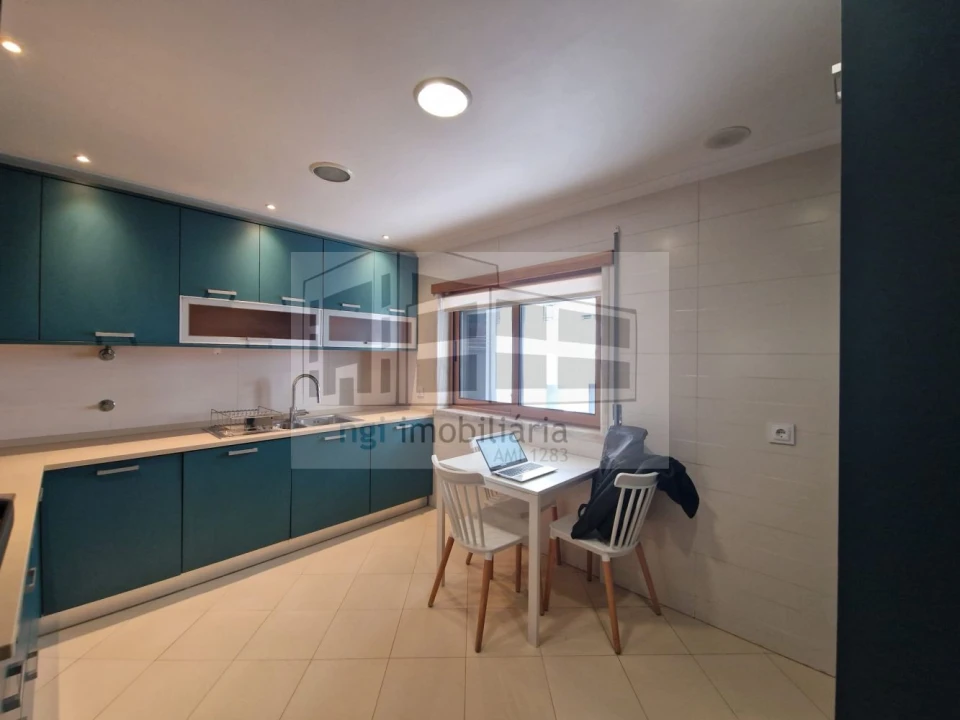 Apartamento T2 para Arrendamento em Santo António dos Cavaleiros e Frielas Foto 12