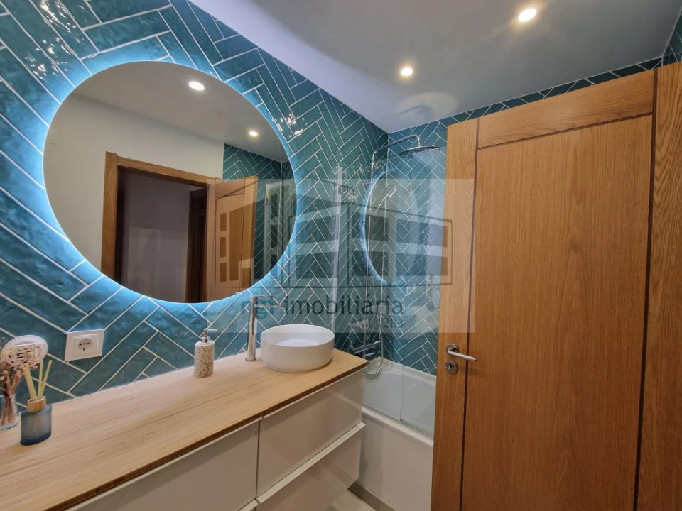 Apartamento T2 para Arrendamento em Santo António dos Cavaleiros e Frielas Foto 10