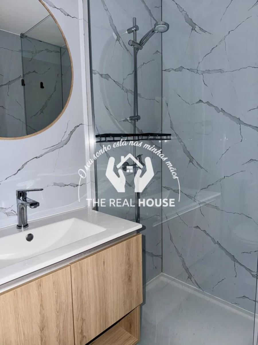 Apartamento T2 para Venda em Caniço Foto 12