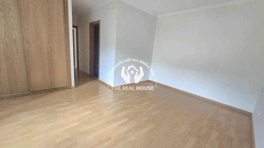 Apartamento T2 para Venda em Caniço Foto 16