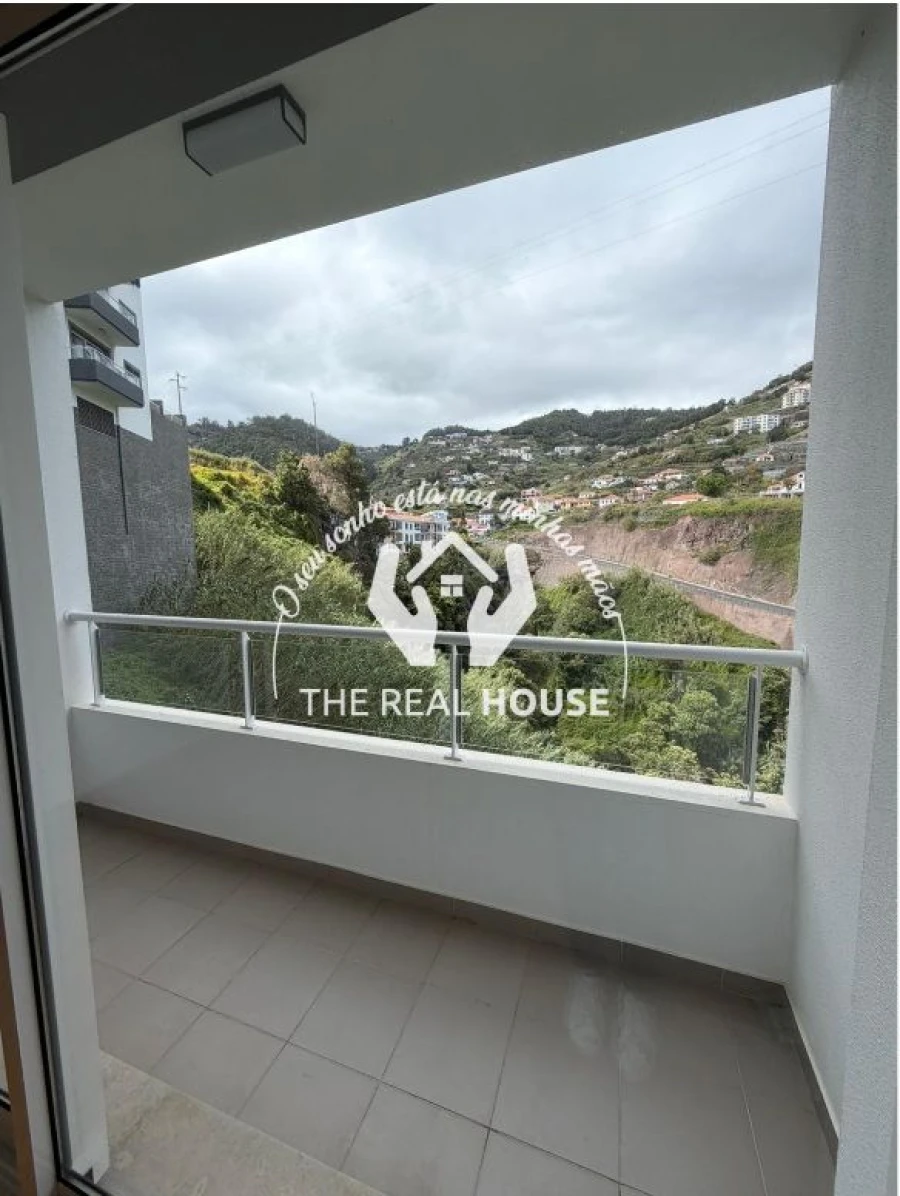 Apartamento T2 para Venda em Caniço Foto 3