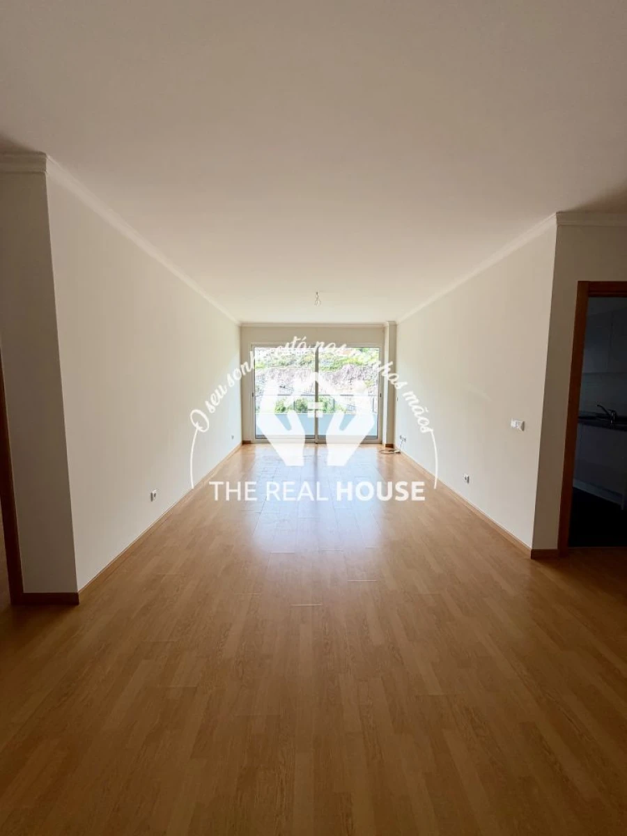 Apartamento T2 para Venda em Caniço Foto 4