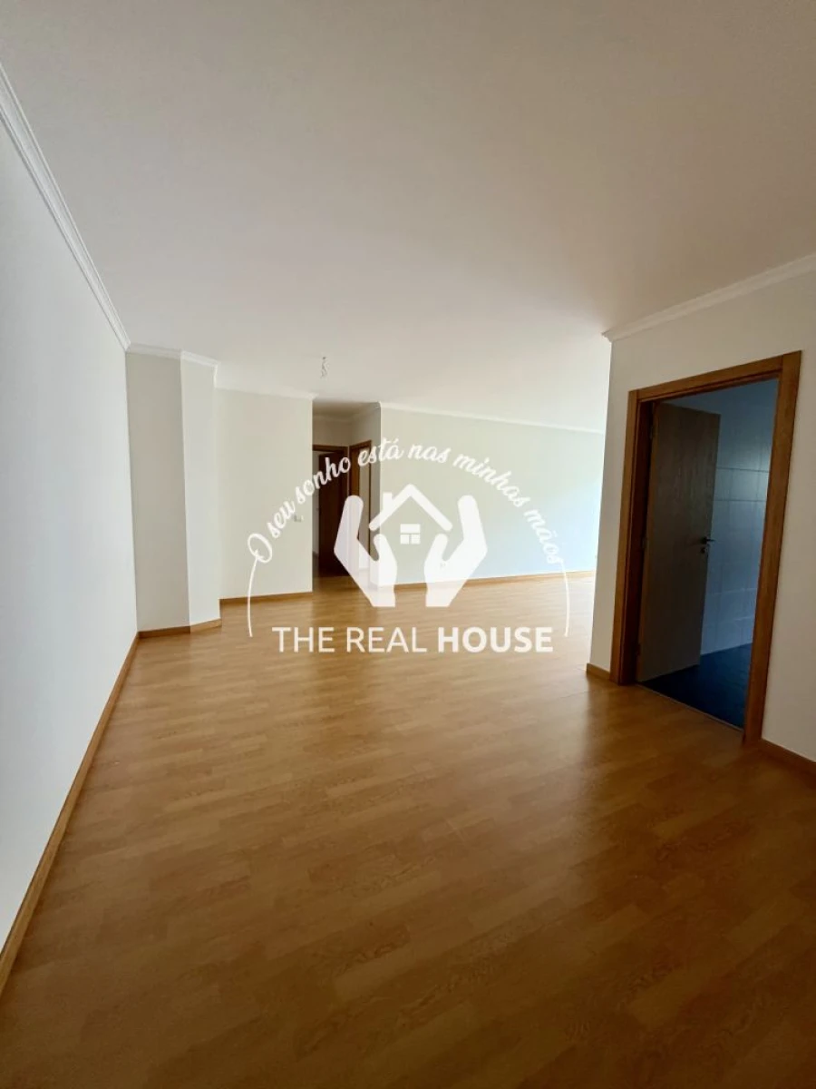 Apartamento T2 para Venda em Caniço Foto 3