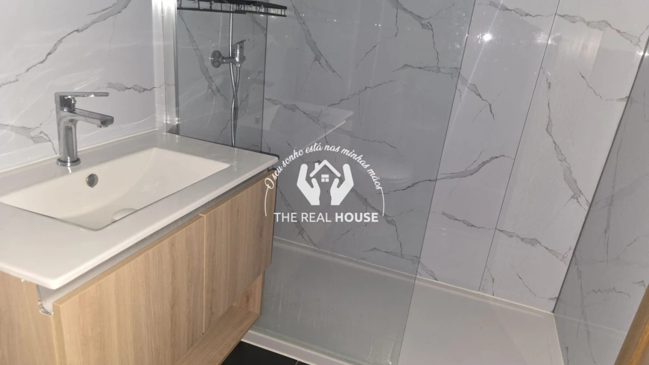 Apartamento T2 para Venda em Caniço Foto 18