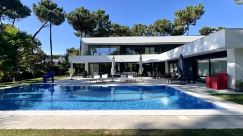 Moradia T4 para Venda em Charneca de Caparica e Sobreda