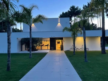 Moradia T4 para Venda em Charneca de Caparica e Sobreda