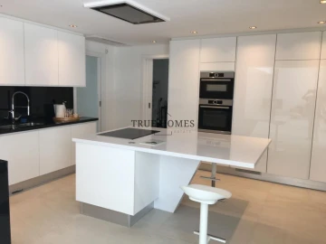 Moradia T4 para Venda em Charneca de Caparica e Sobreda