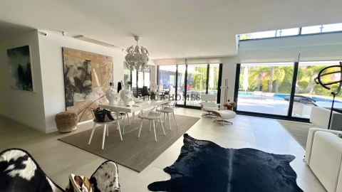 Moradia T4 para Venda em Charneca de Caparica e Sobreda