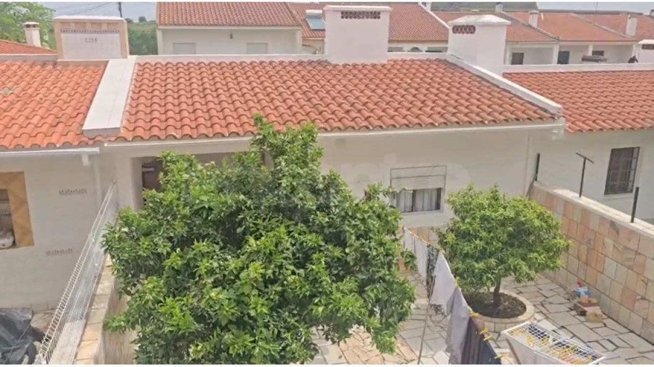 Moradia T4 para Arrendamento em Assunção, Ajuda, Salvador e Santo Ildefonso Foto 1