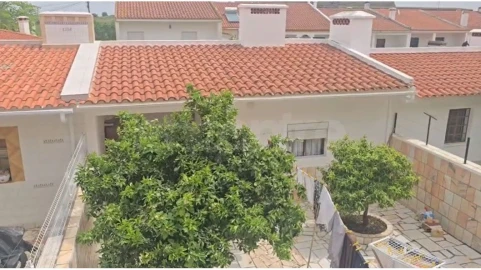 Moradia T4 para Arrendamento em Assunção, Ajuda, Salvador e Santo Ildefonso