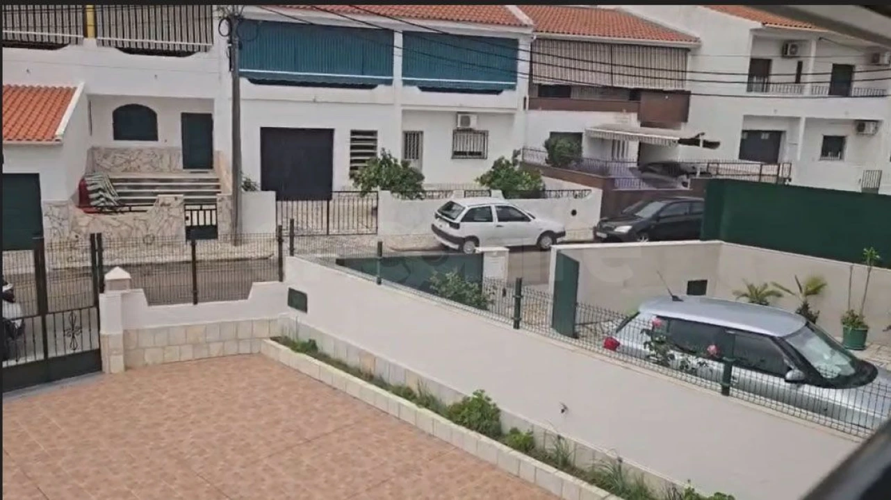 Moradia T4 para Arrendamento em Assunção, Ajuda, Salvador e Santo Ildefonso Foto 7