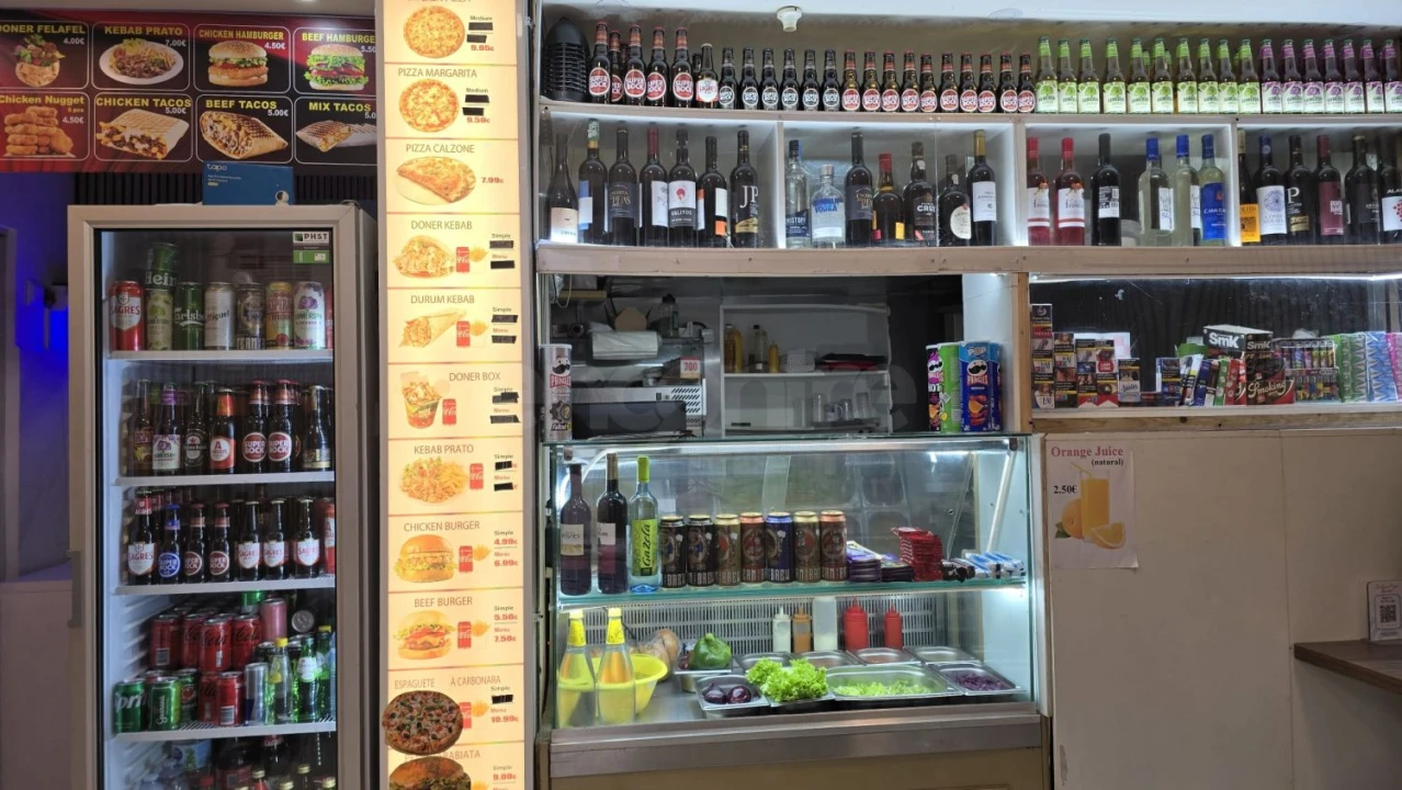 Loja para Trespasse em Santa Maria Maior Foto 2