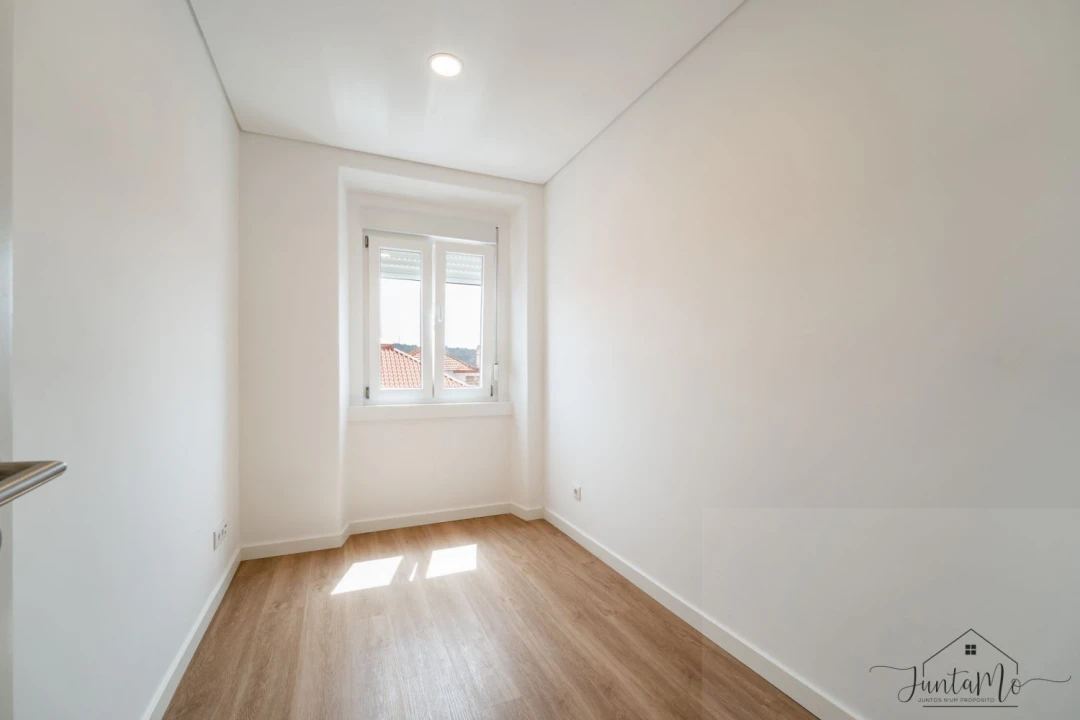 Apartamento T4 para Venda em Águas Livres Foto 30