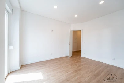 Apartamento T4 para Venda em Águas Livres