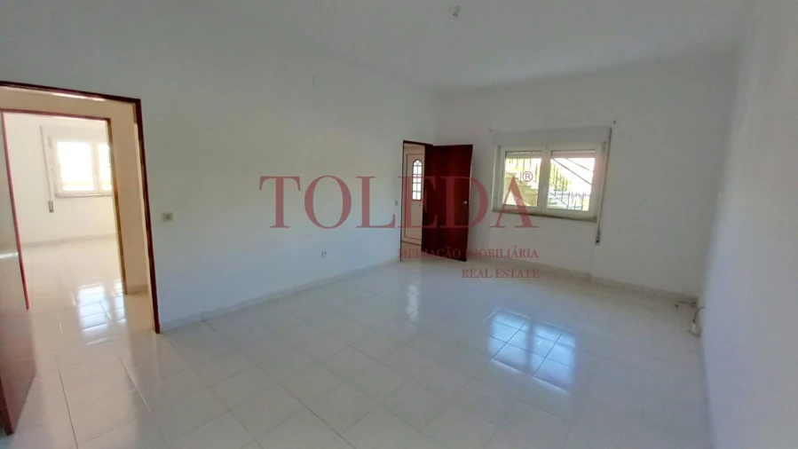 Moradia T6 para Venda em Vialonga Foto 3