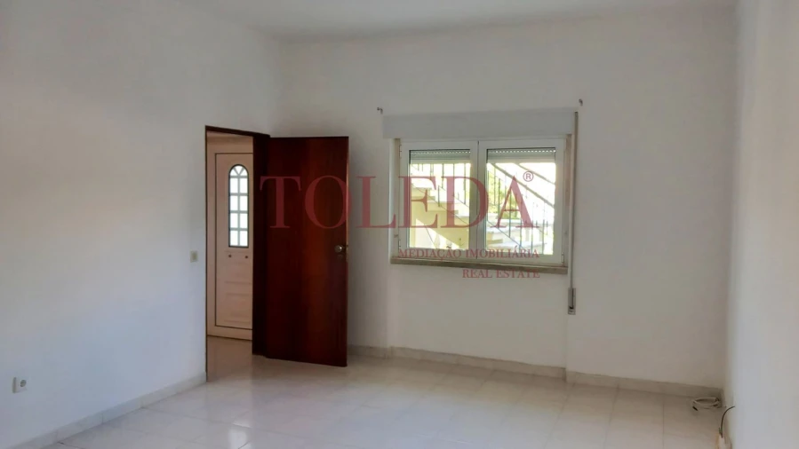 Moradia T6 para Venda em Vialonga Foto 14