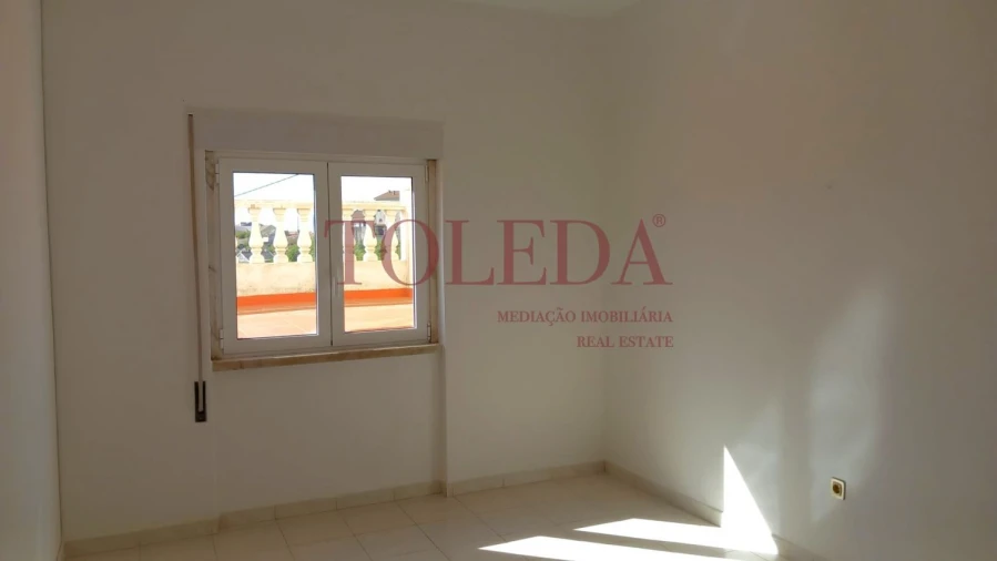 Moradia T6 para Venda em Vialonga Foto 18