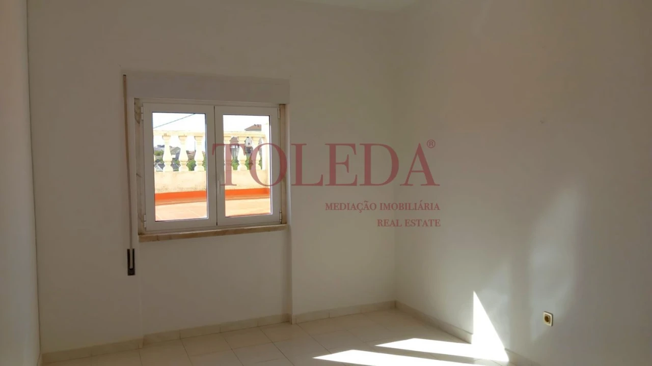 Moradia T6 para Venda em Vialonga Foto 18